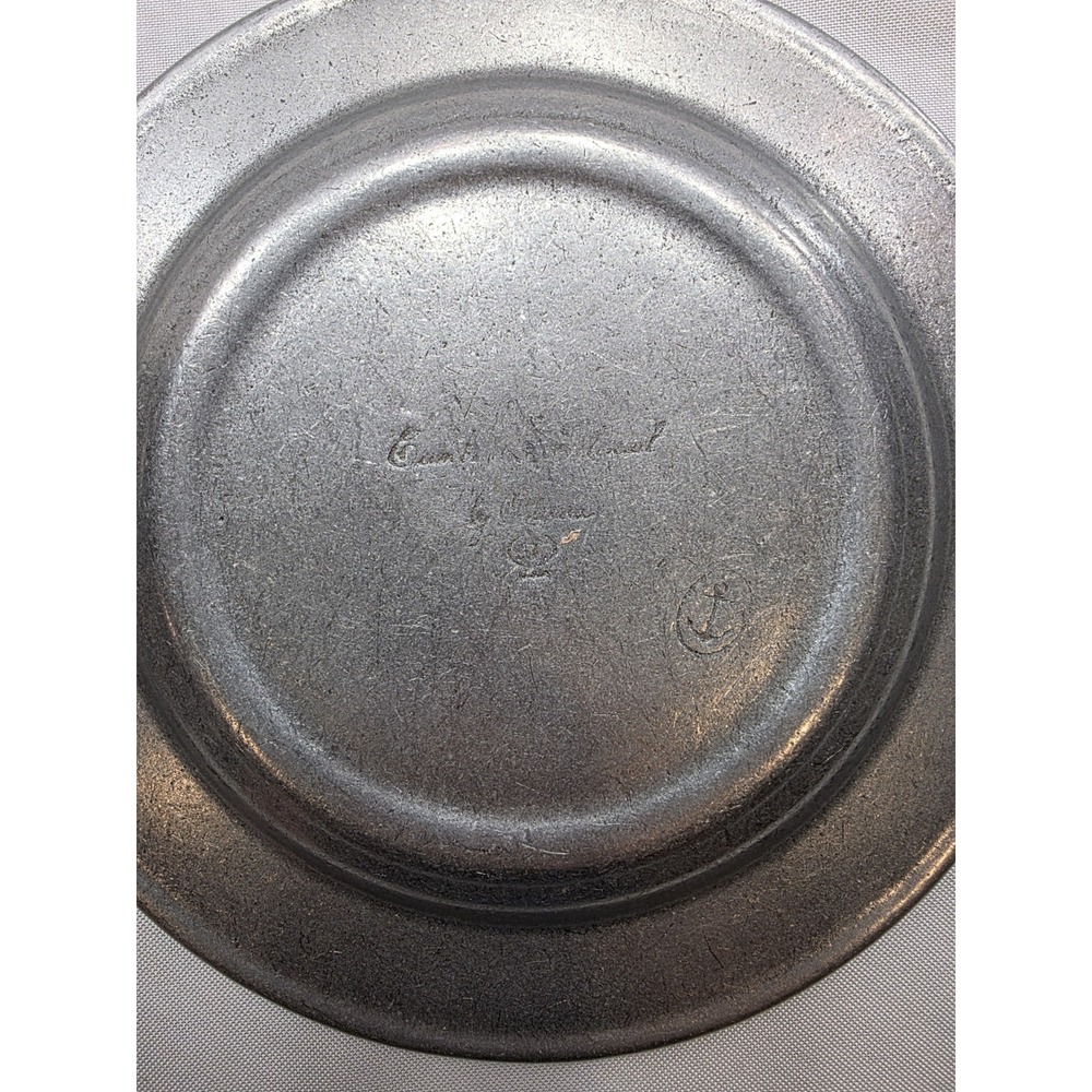 Oneida Cambridge Colonial 8" Round Pewter Plates. Set Of 2 - Picture 7 of 7